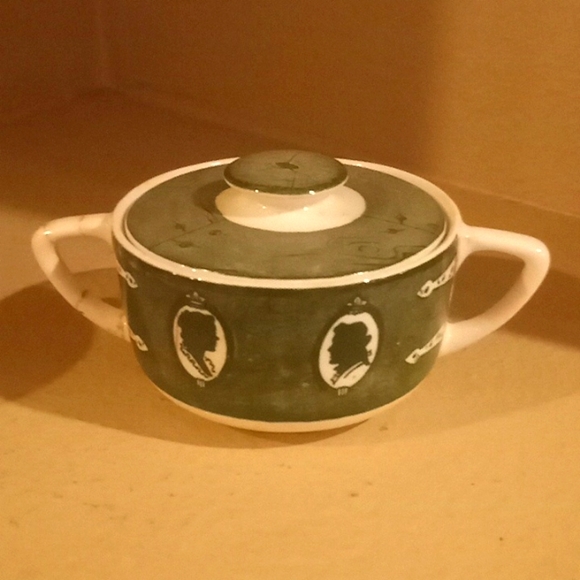 Vintage-Colonial Homestead by Royal. Handled Sugar Bowl with Lid & Creamer - Picture 2 of 12